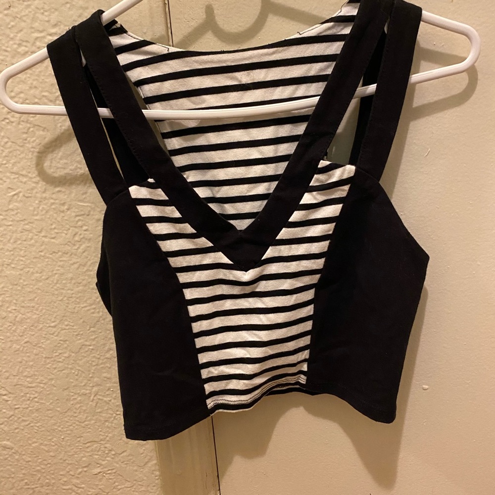 Black and white top😌